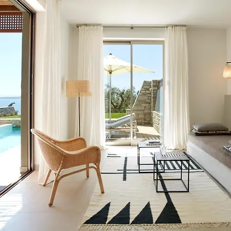 Eagles - Small Luxury Of The World מלון