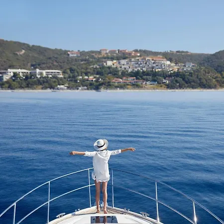 Eagles - Small Luxury Of The World מלון