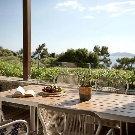 Eagles - Small Luxury Of The World אואוראנואופולי