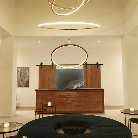 Eagles - Small Luxury Of The World מלון